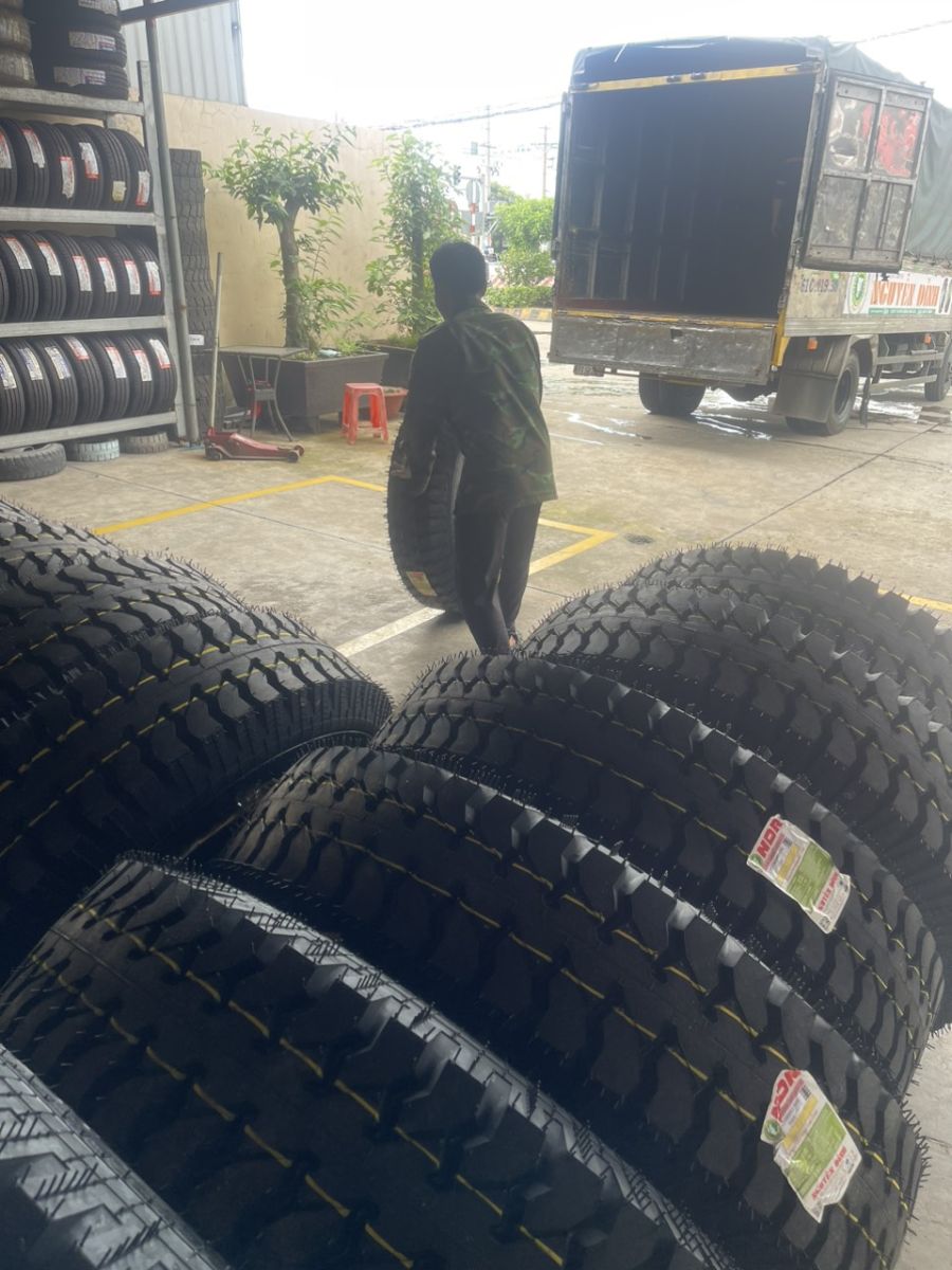 Săm Lốp Xe Ô Tô Bình Dương – Giải Pháp Toàn Diện Cho Xe Du Lịch, Xe Tải, Xe Container